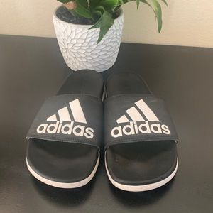 ADIDAS Adilette Comfort Slides Black & White logo Size 5 Pool Shower Shoes